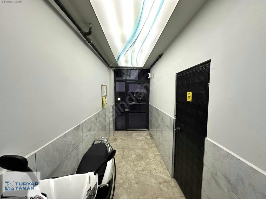 x16_1268507632uv4